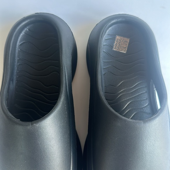 Hollow Out Futuristic Beach Slippers In Black and White-Sz 42-43-US 10-10.5 - Picture 7 of 15